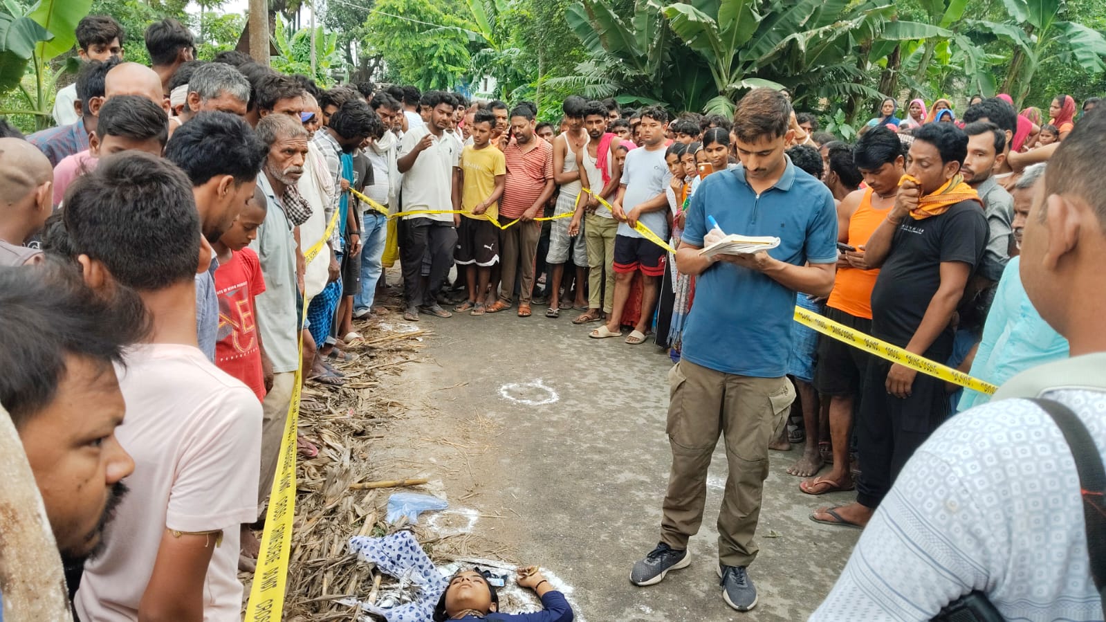 स्कूल जा रही छात्रा की दिनदहाड़े गोली मारकर हत्या । जांच में जुटी पुलिस ।