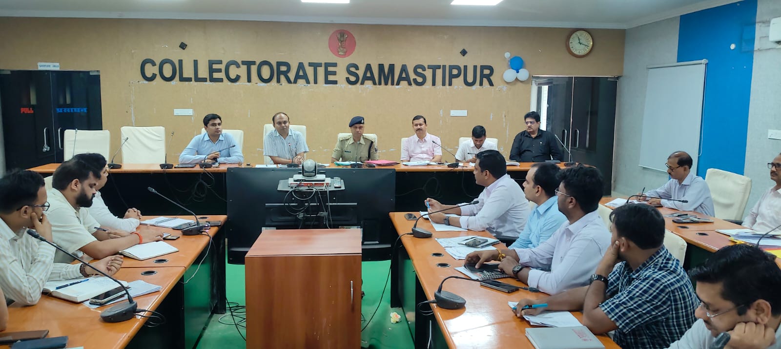  जिलाधिकारी की अध्यक्षता में विभिन्न विभागों एवं समितियों की समीक्षात्मक बैठक आयोजित I विकास कार्यों एवं जनहित योजनाओं की प्रगति की हुई विस्तृत समीक्षा I 