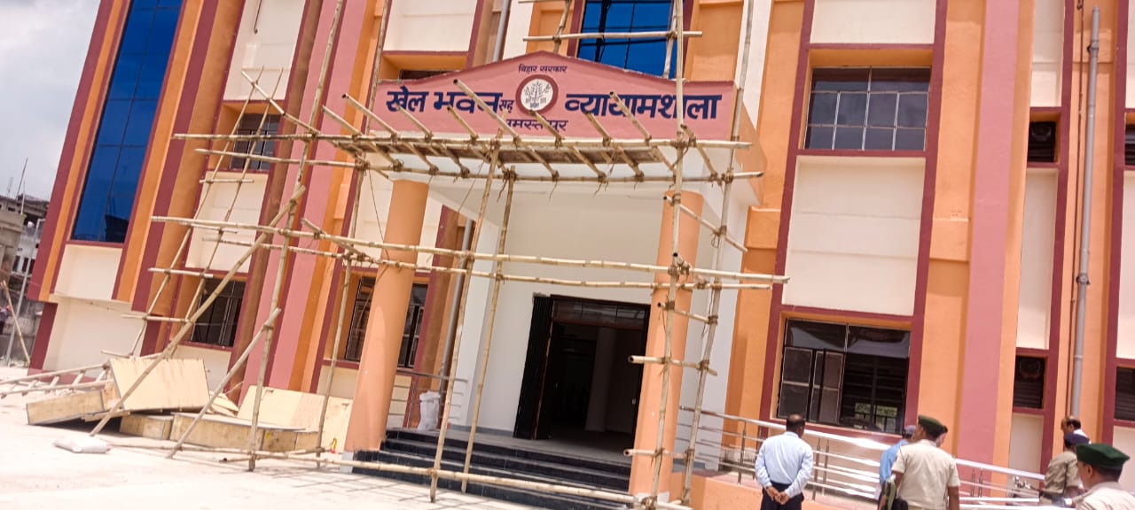 जिलाधिकारी ने नवनिर्मित खेल भवन सह व्यायामशाला का किया निरीक्षण I शीघ्र हस्तांतरण एवं संचालन सुनिश्चित करने का दिया निर्देश I 