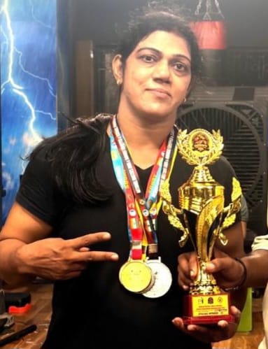 सलखनी की बेटी बनी देश की ‘आयरन वूमेन’, राष्ट्रीय पावरलिफ्टिंग में दो स्वर्ण सहित तीन पदक पर किया हासिल l
