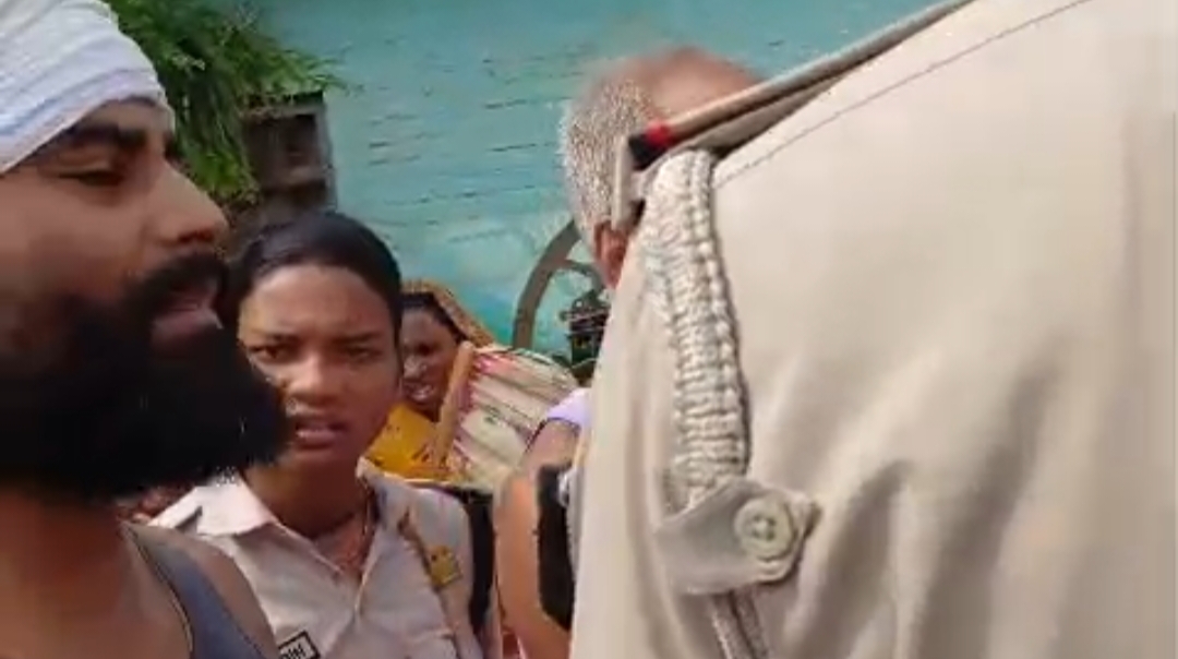 पुलिस पर हमला मामले में एक गिरफ्तार