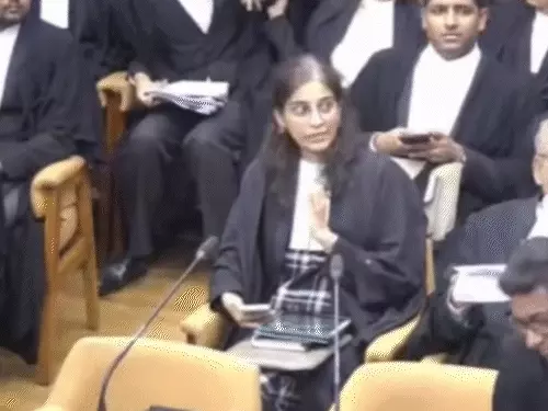 वकील ने CJI का नाम लेकर अपशब्द कहे:सुप्रीम कोर्ट में जजों को आदेश देने लगा, फाइल फेंकी; सिक्योरिटी ने बाहर निकाला
