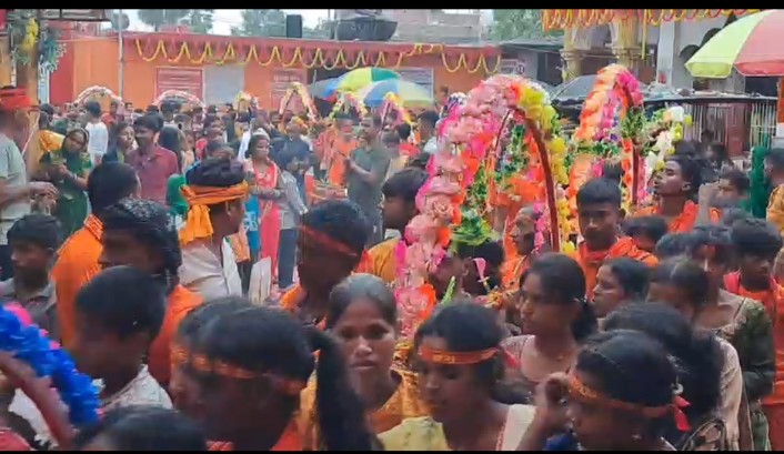 155 हाथ लंबे कांवर के साथ 1100 कांवरियों का भव्य जत्था पहुंचा भक्त और भगवान की नगरी विद्यापतिधाम ।पांच वर्षों से निभा रहे आस्था की परंपरा ।